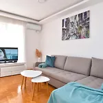 Amazing View 2 Bedroom Apartment With Terrace