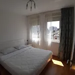 City & Sea Apartment Nearby Old Town