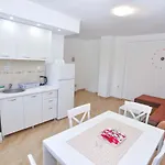 Ban Apartmani