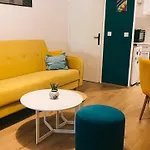 Milla - Cozy Two Bedroom Apartment With Yard And Parking