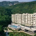 Status Max Apartments