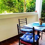 Milla - Cozy Two Bedroom Apartment With Yard And Parking