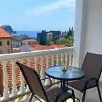 Veselinka Apartments & Rooms