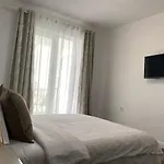 Veselinka Apartments & Rooms