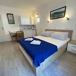 Guesthouse Apartments Cenic