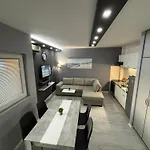 Apartment Saint Tropez Budva, Parking-Garaza