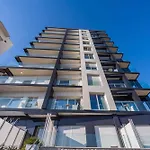 Deluxe Apartments Shine