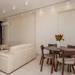 Deluxe Apartments Shine