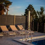 Villa Aurora Azure - Luxury Infinity Pool Resort