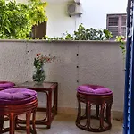 Villa Velzon Guesthouse