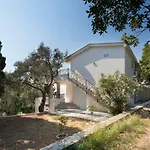 Luna Apartment