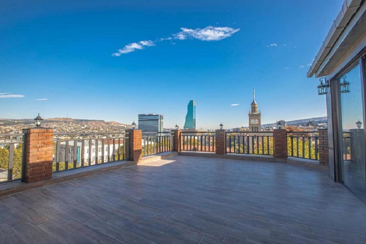 Peto's Huge Furnished Terrace Appartamento