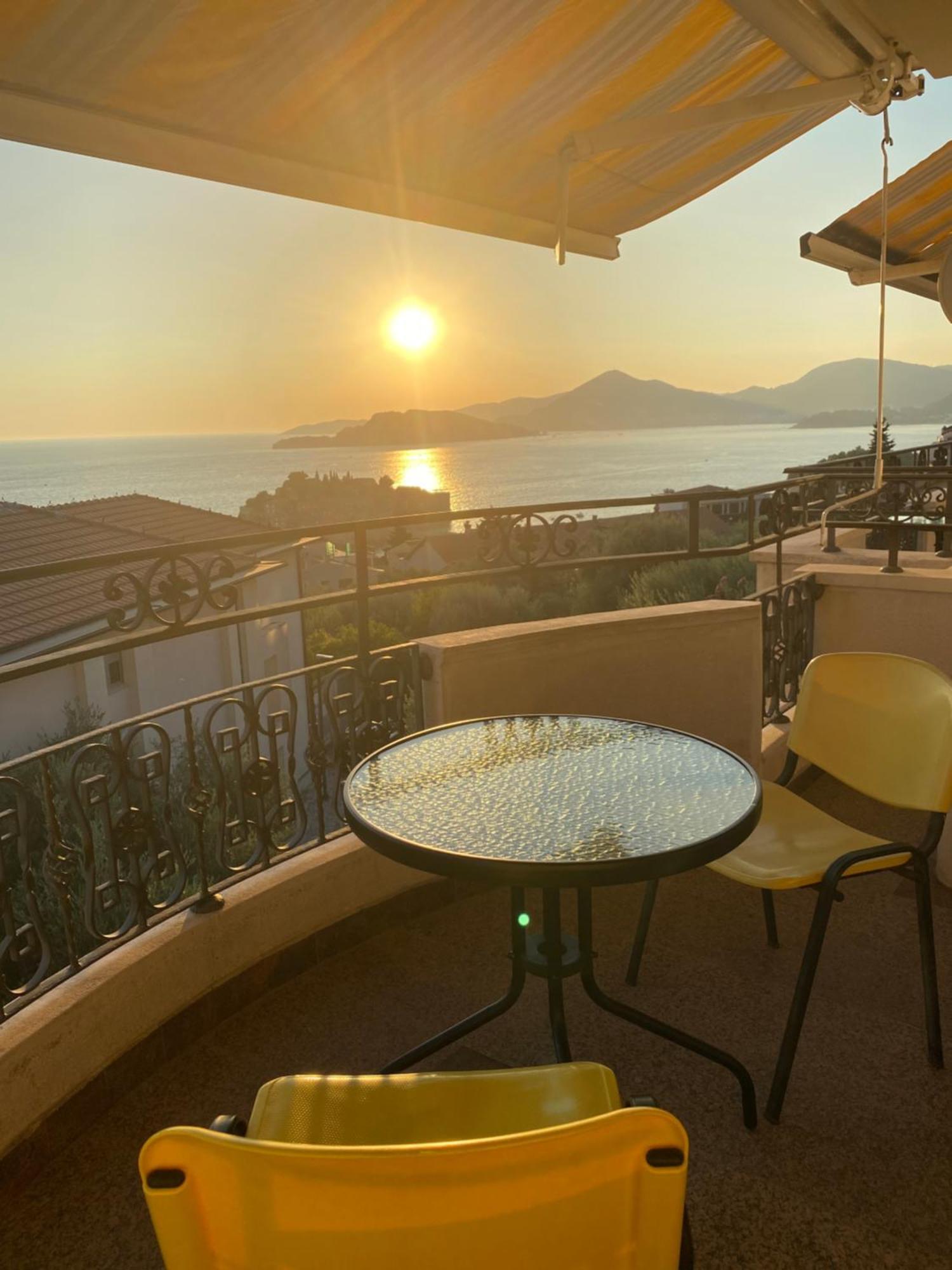 Yellow Appartement Sveti Stefan