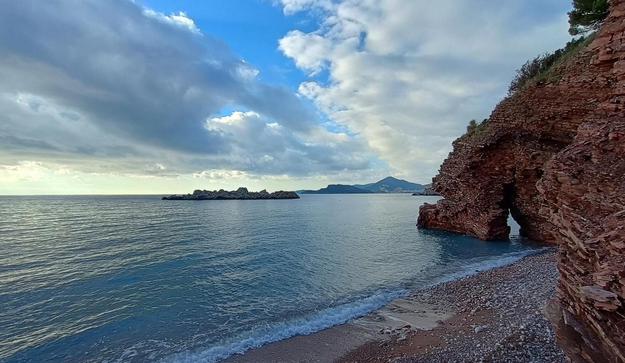 Cozy In Sveti Stefan, Budva -green Area, Terrace & Parking