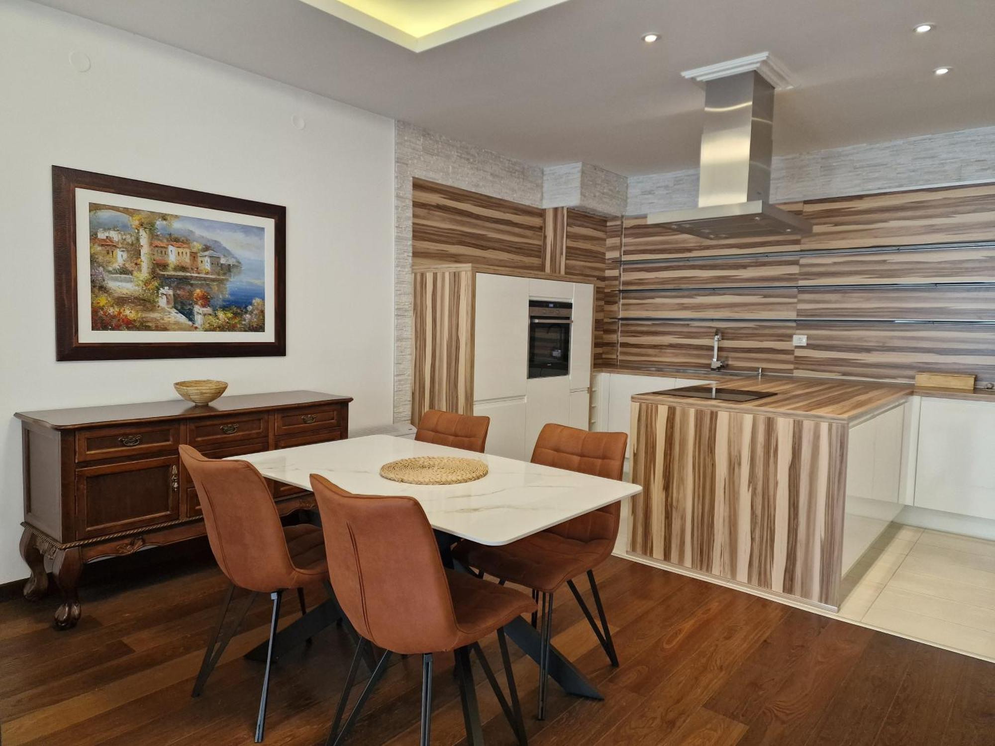 Skyaprt77m Jacuzzi Apartment